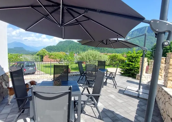 Apartmaji Pr'pisk דירה *